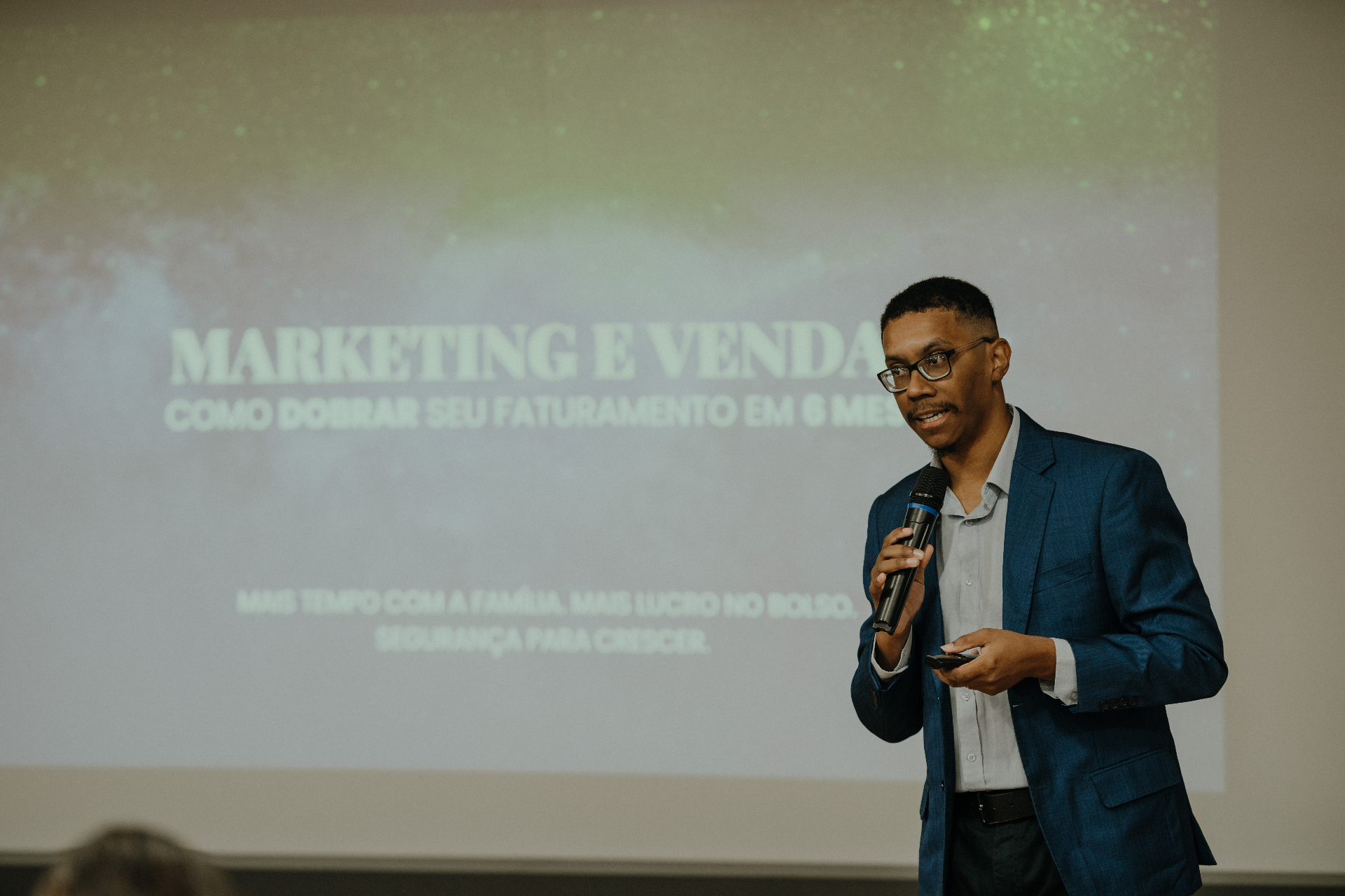 Lucas Santos palestrando